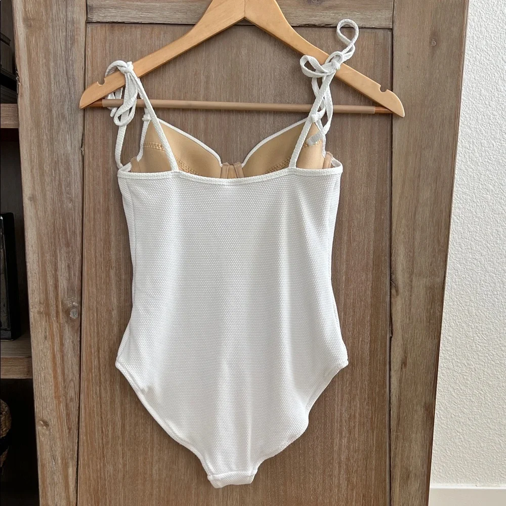💚BUY 3 for $15💚 💚 Old Navy White Women's One Piece Swimsuit